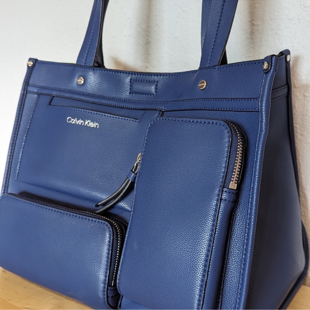 EUC - 👛 Calvin Klein Blue Tote Bag with Silver Hardware